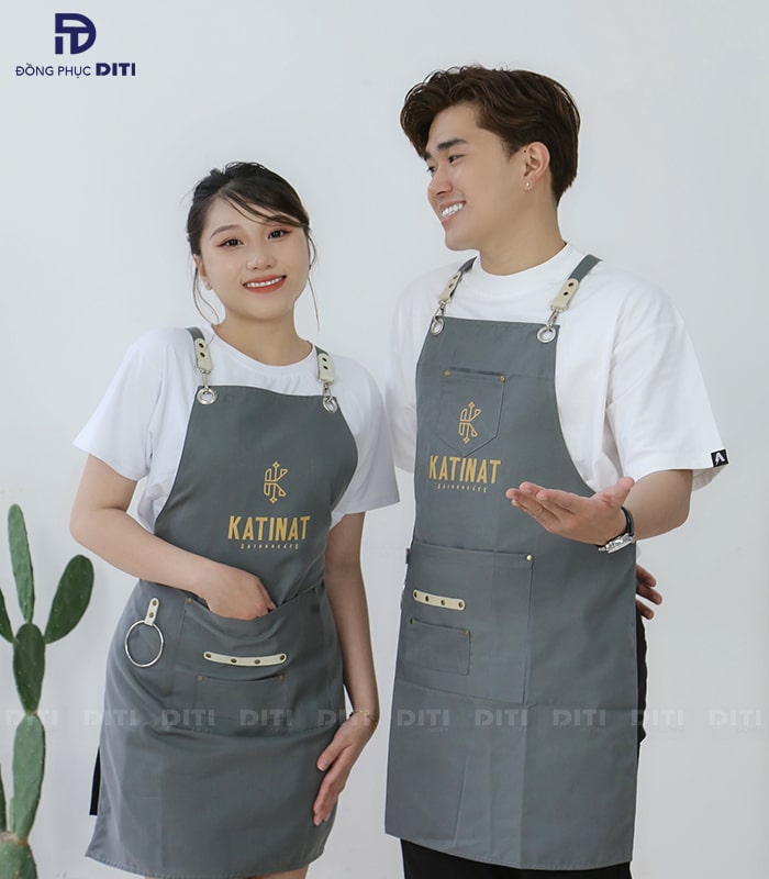 Đồng phục tạp dề cafe signature màu xám hiện đại 1 Đồng phục tạp dề quán cafe