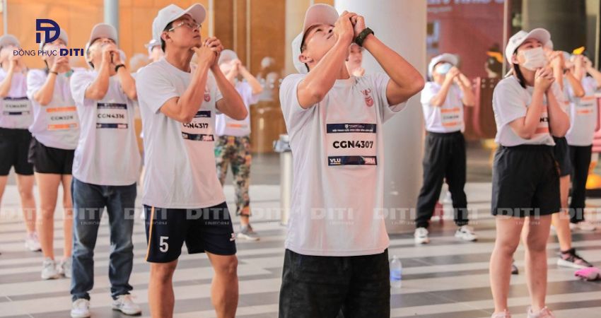 Đồng phục trường Văn Lang khi tham gia thể thao tại trường