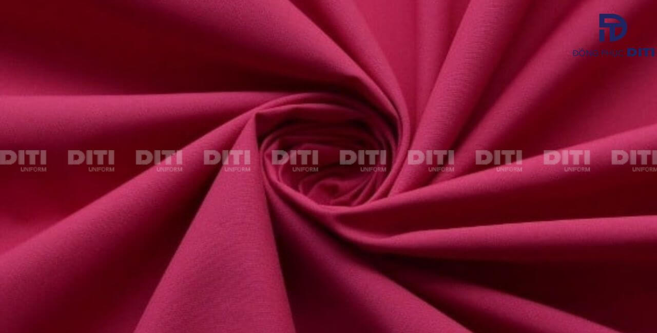 Chất vải cotton poly là chọn phù hợp dành cho may áo đồng phục 