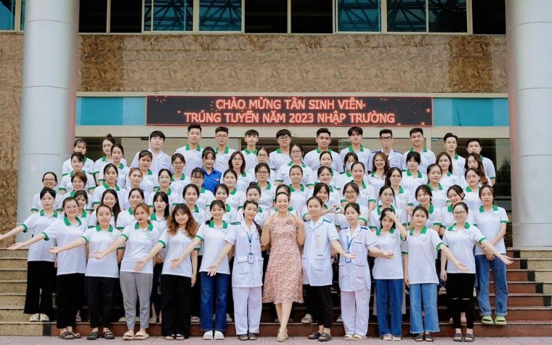 Áo đồng phục trường đại học