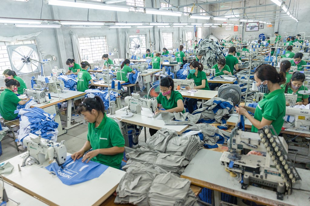 Xưởng may quần áo bảo hộ lao động